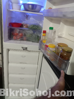 Walton fridge (Drawar)
